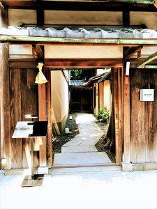 京都のミシュランフレンチ店ＭＯＴＯＩ（モトイ）の玄関